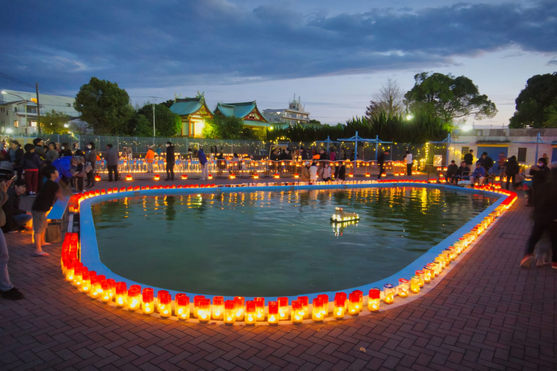 水面に映える2千個のともしび 潮田公園で12月14日㈯ クリスマス